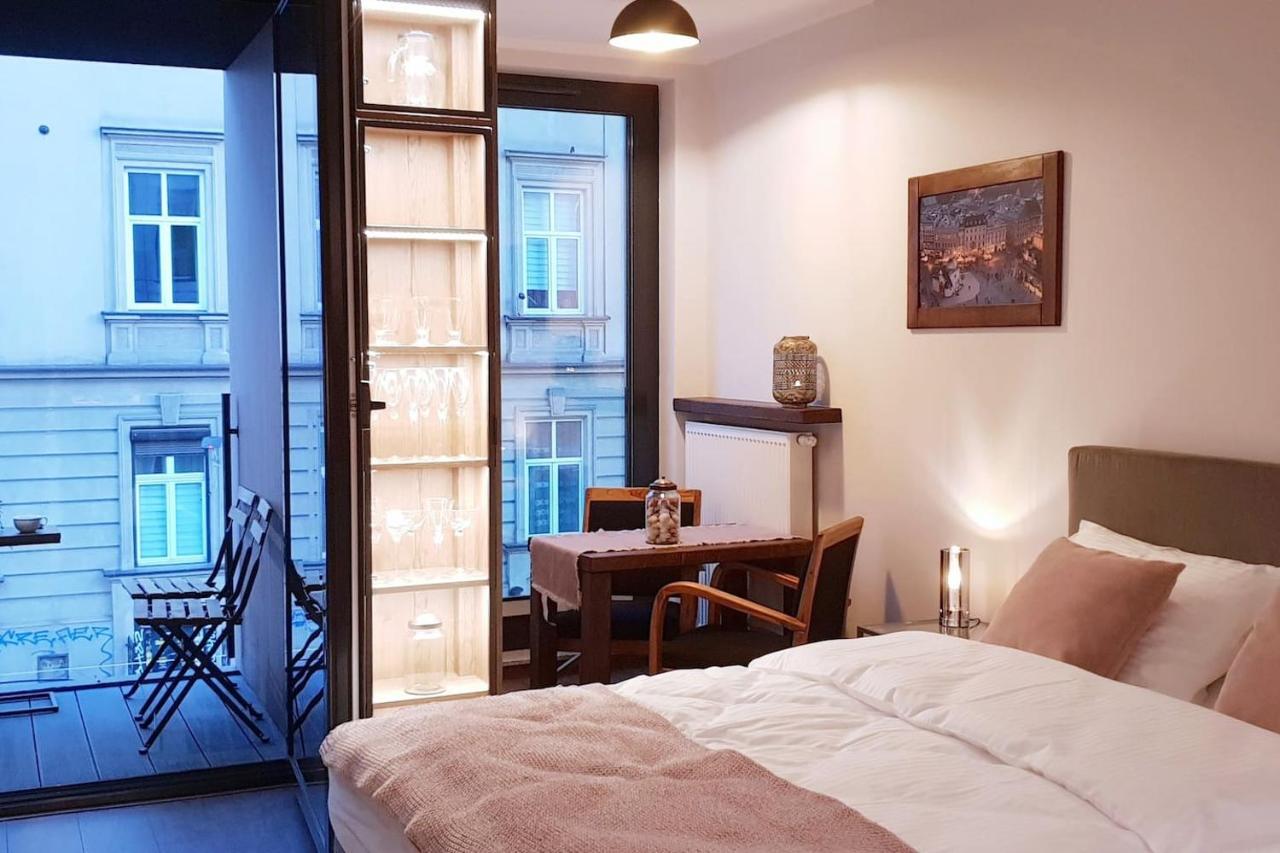 Boutique 108 - Old City, Luxury Apt. With A Garage Krakow Luaran gambar